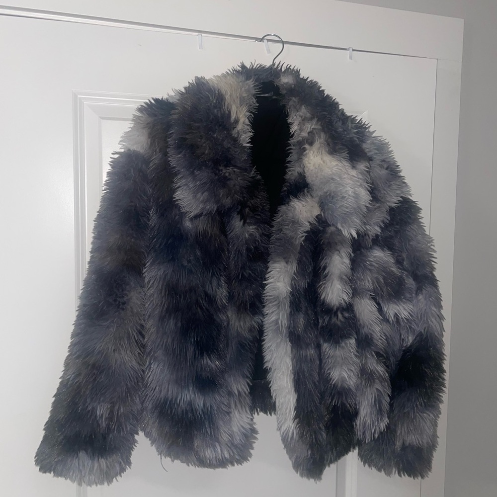 Wild Fable Faux Fur Puffer Jacket in Black and Gray